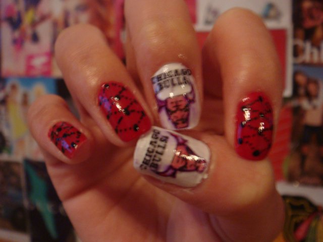 Chicago Bulls nails! I could never do something as creative as this because